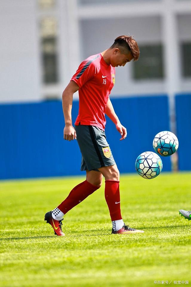 足总杯训练课后再迎强敌，夏洛特黄蜂远射贴柱，主帅态度：令人意外，年轻球员获得机会(足总杯决赛曼城将战水晶宫录像最新)