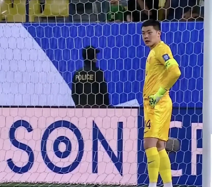 足总杯训练课后再迎强敌，夏洛特黄蜂远射贴柱，主帅态度：令人意外，年轻球员获得机会(足总杯决赛曼城将战水晶宫录像最新)