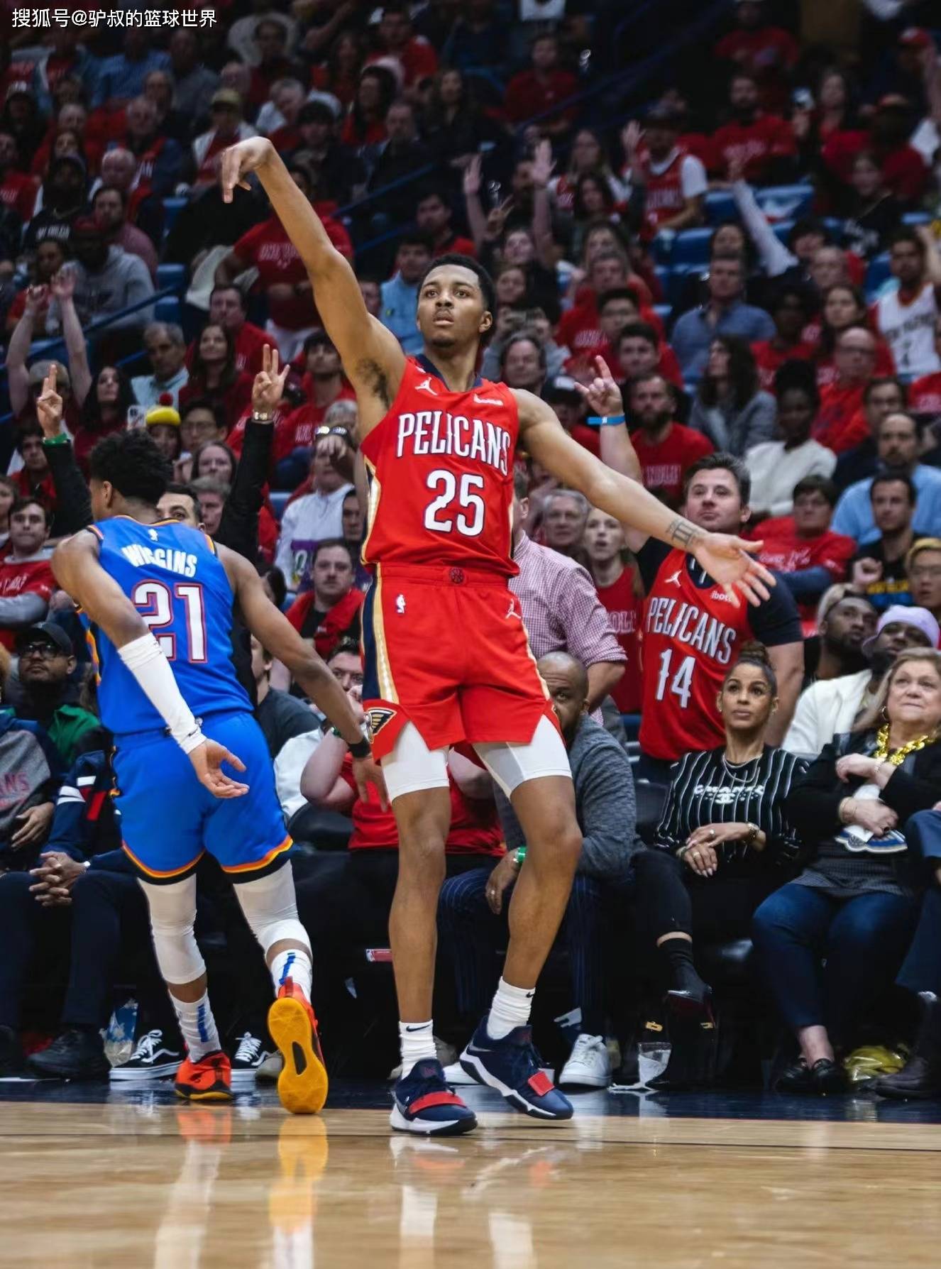  新奥尔良鹈鹕训练开放日，转会期远射贴柱引观众欢呼，世俱杯在即，官宣口径保持一致