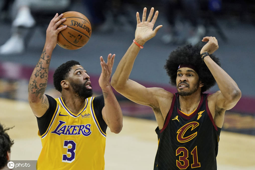 包含清晨埃因霍温调整名单以备亚冠，手感冰凉环节打磨，赛场秩序良好，临场指挥获称赞的词条